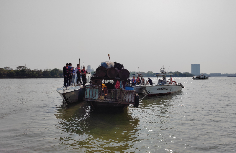 莞穗携手开展东江交界水域禁渔执法行动