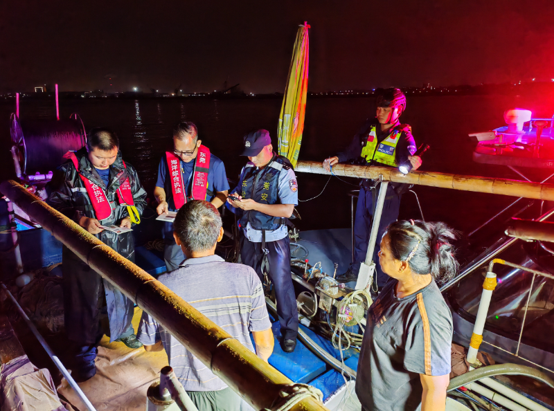 市海洋综合执法支队推进打击涉渔“三无”船舶专项执法行动