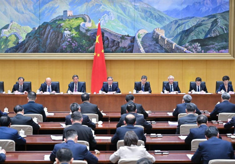 李强主持国务院第四次全体会议，贯彻习近平总书记“两会”讲话精神部署2024年重点工作
