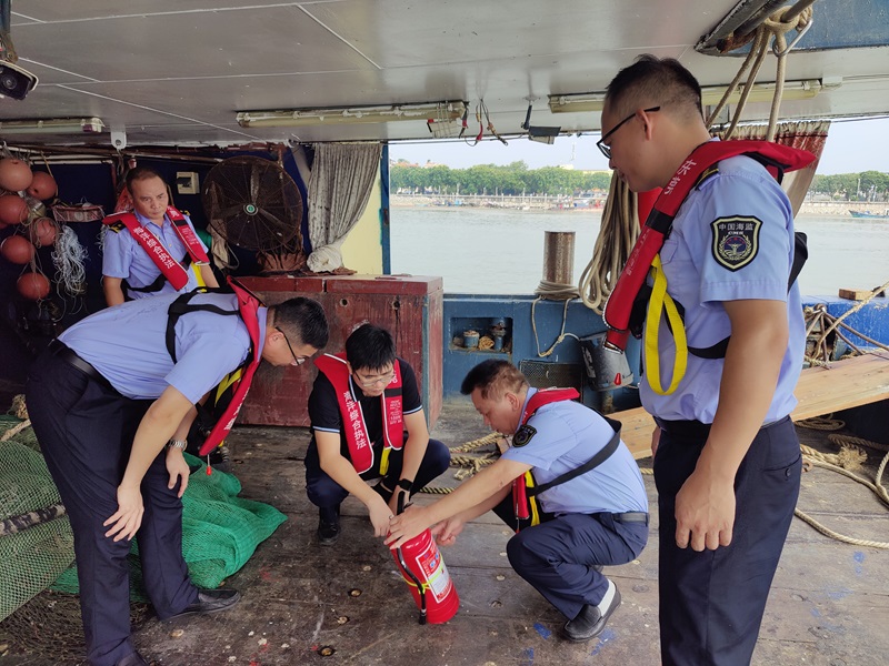 市海洋综合执法队伍全力保障国庆期间渔船安全生产秩序