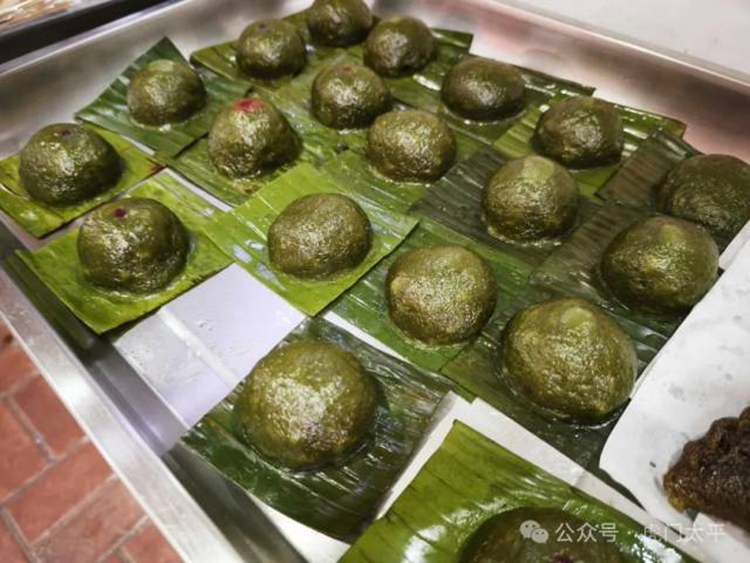 清明艾草飘香，节令美食成市民心头好