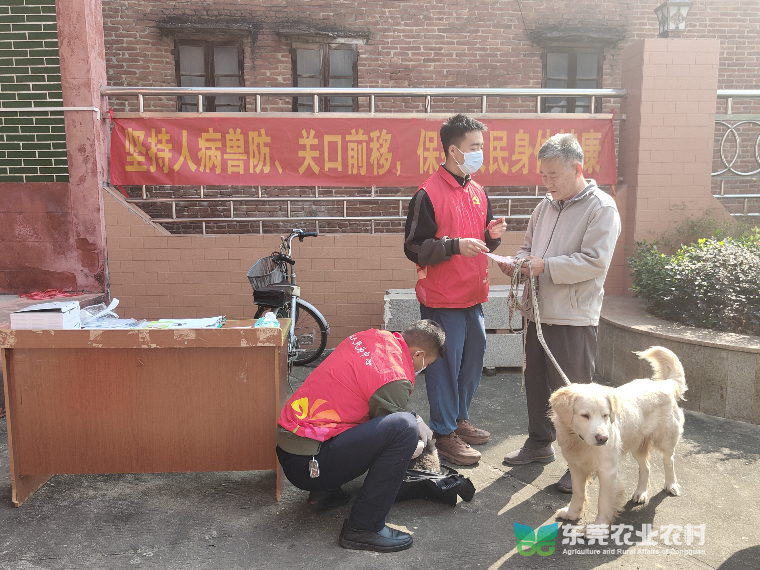 万江：农技“轻骑兵”进村普及人畜共患病防控知识